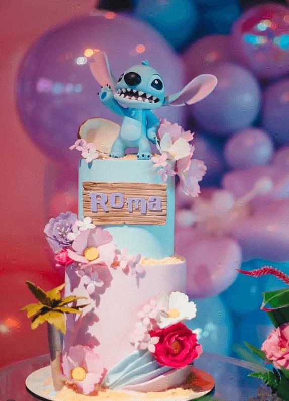 Torta temática Lilo & Stitch con personaje en porcelana fría
